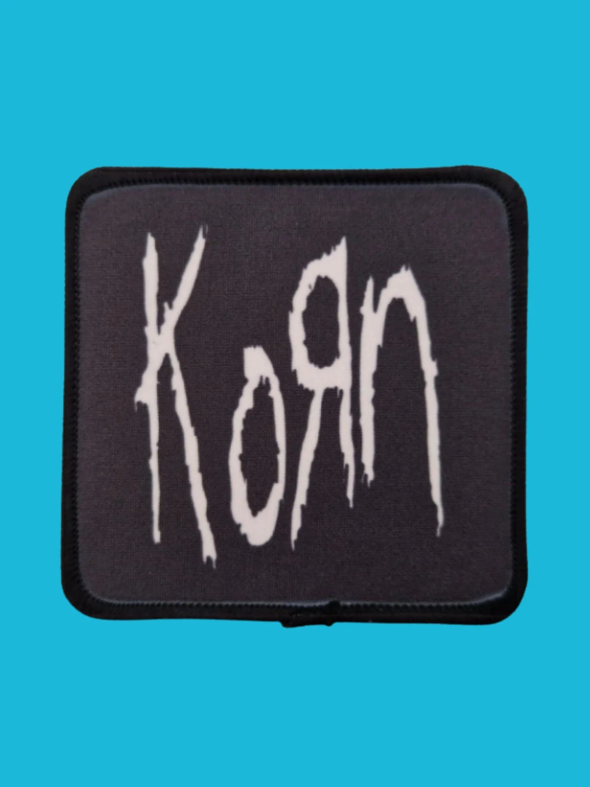 Patch Korn - Logo blanc - Imprimé - Carré de 7,5 x 7,5 centimètres